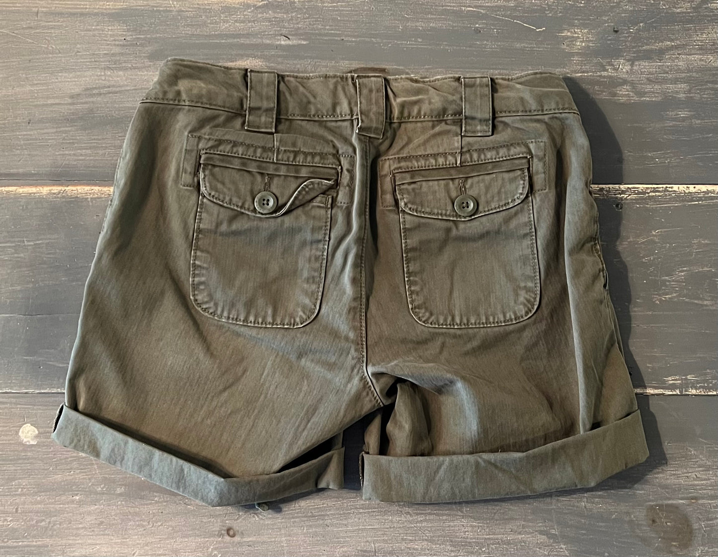 Side panels w/buckles 5.5" casual shorts, Olive