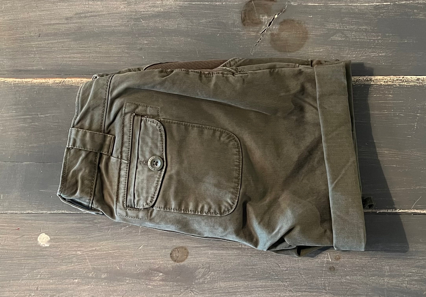 Side panels w/buckles 5.5" casual shorts, Olive