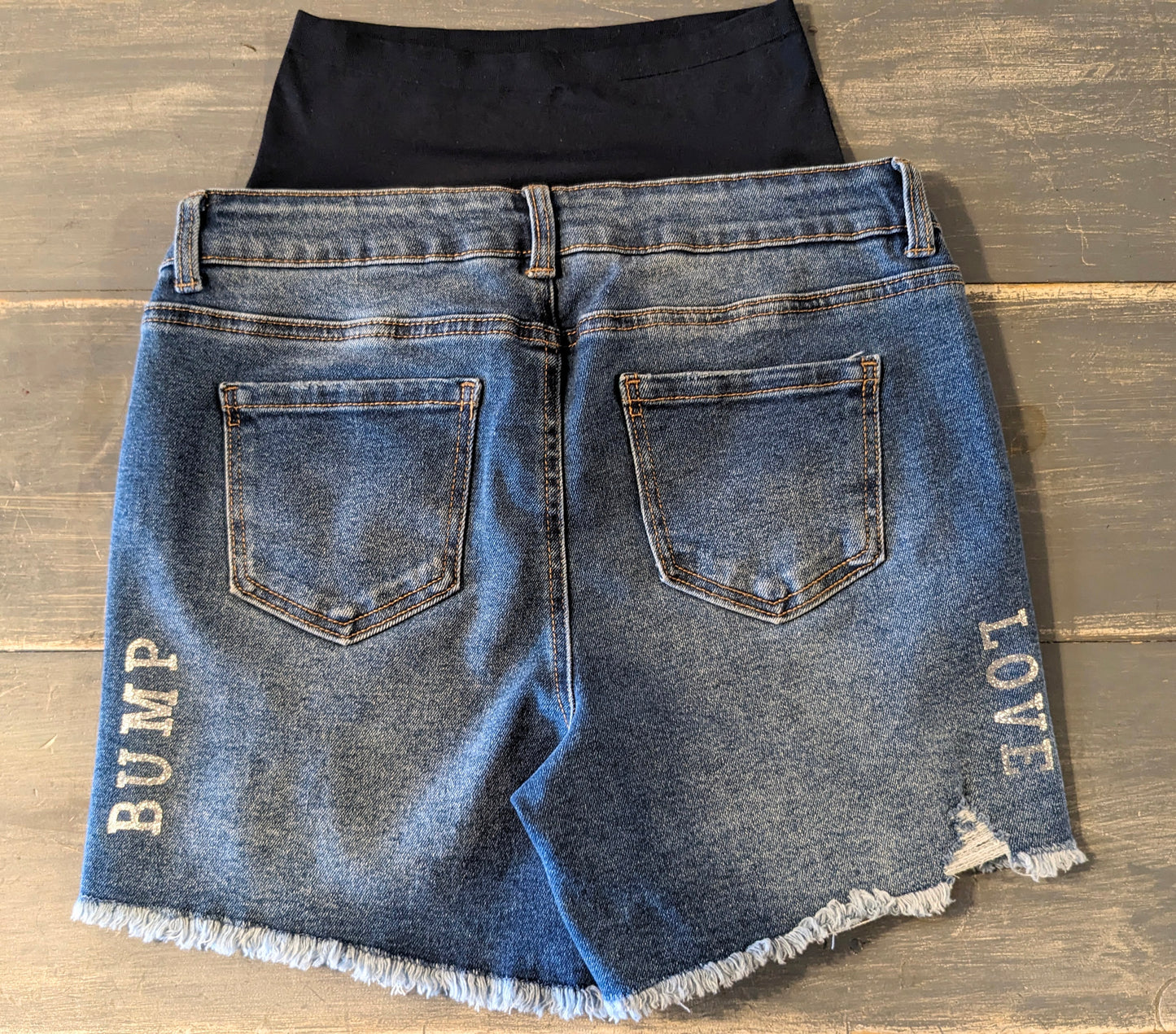 Lace embellished full panel 4.5" denim shorts, Medium wash *brand new*