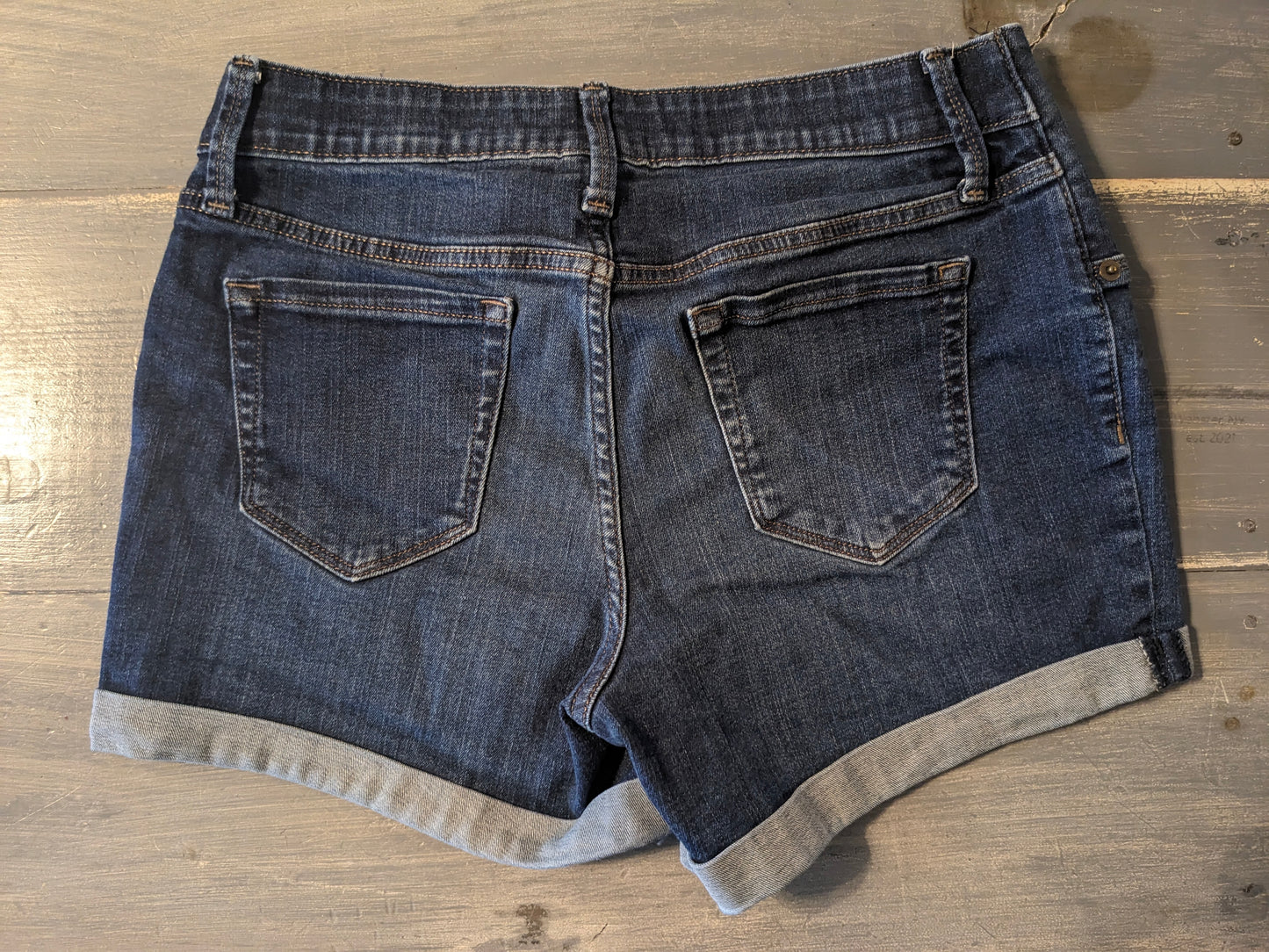 Side panels rolled cuff 3.5" denim shorts, Medium wash