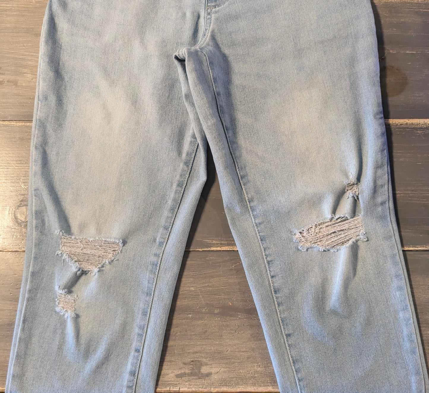 Full panel 26" distressed girlfriend jeans, Light wash