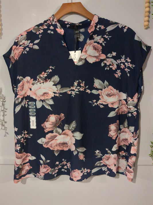 Boxy split v-neck SS blouse, Navy florals