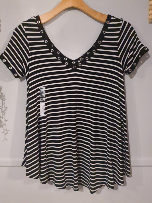 Grommets trim double v-neck SS tee, Black stripes