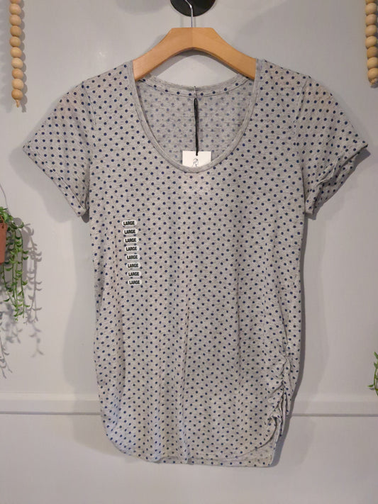 Classic scoop neck fitted cuffed SS tee, Grey dots